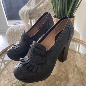 EUC Frye Company Leather Platform Heel Loafers 7.5
